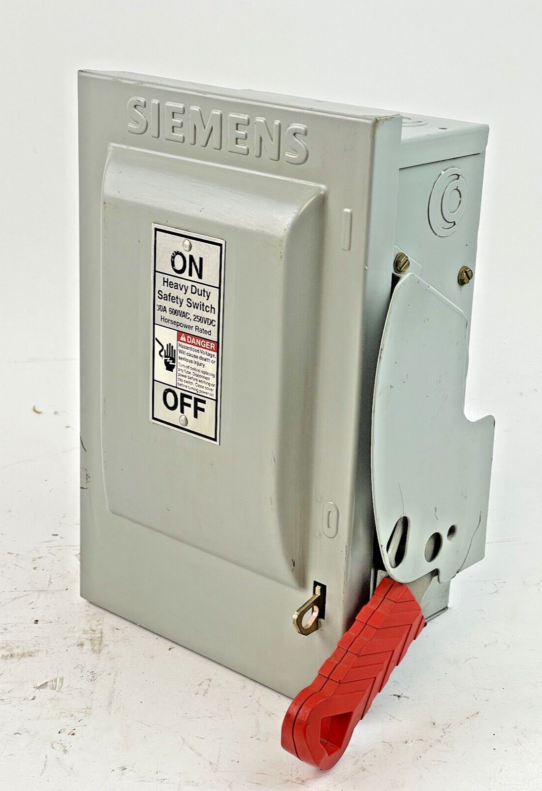 SIEMENS - HNF361 - SAFETY SWITCH - 30 AMP, 3 POLE, 600 VAC, NEMA TYPE 1