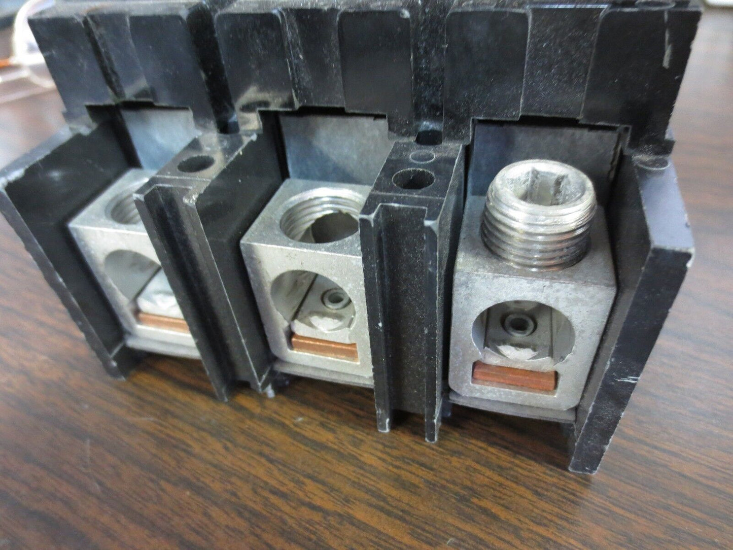 SQUARE D Q2L3150 CIRCUIT BREAKER 150A, 240VAC 3-POLE - ONLY 1 LUG SCREW