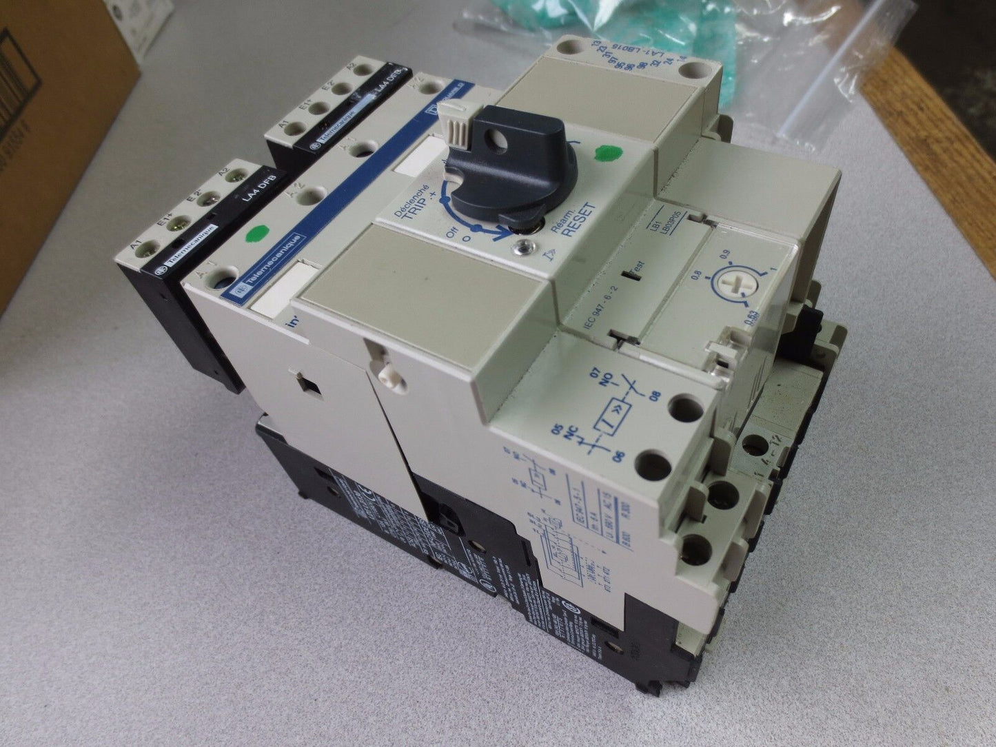 TELEMECANIQUE LD5 LB130 + LA4 DFB (2) + LA1-LB015 + LB1LB03P05 REVERSING STARTER