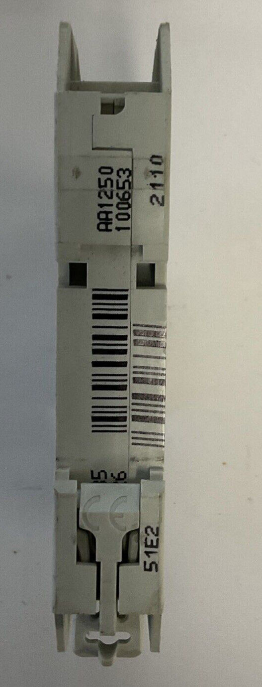 SCHNEIDER ELECTRIC C60 3A MULTI 9 CIRCUIT BREAKER 240VAC/60VDC***LOTOF3***
