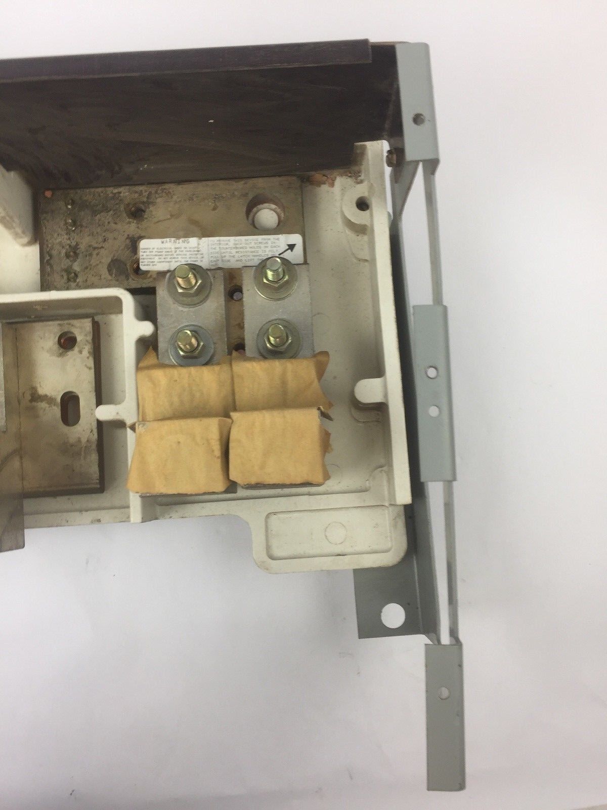 GE SPECTRA SERIES AML3800ND MAIN LUG ASSEMBLY 800 AMP 600V MAX 3 POLES