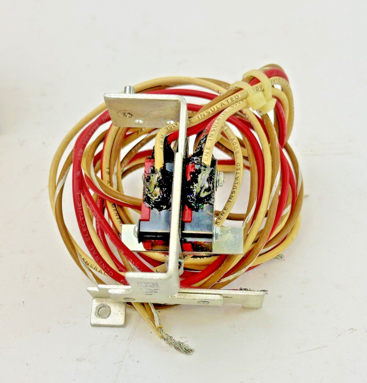 GE - TKMAAS2B2 - AUXILIARY SWITCH - 240VAC - TKM - NEW