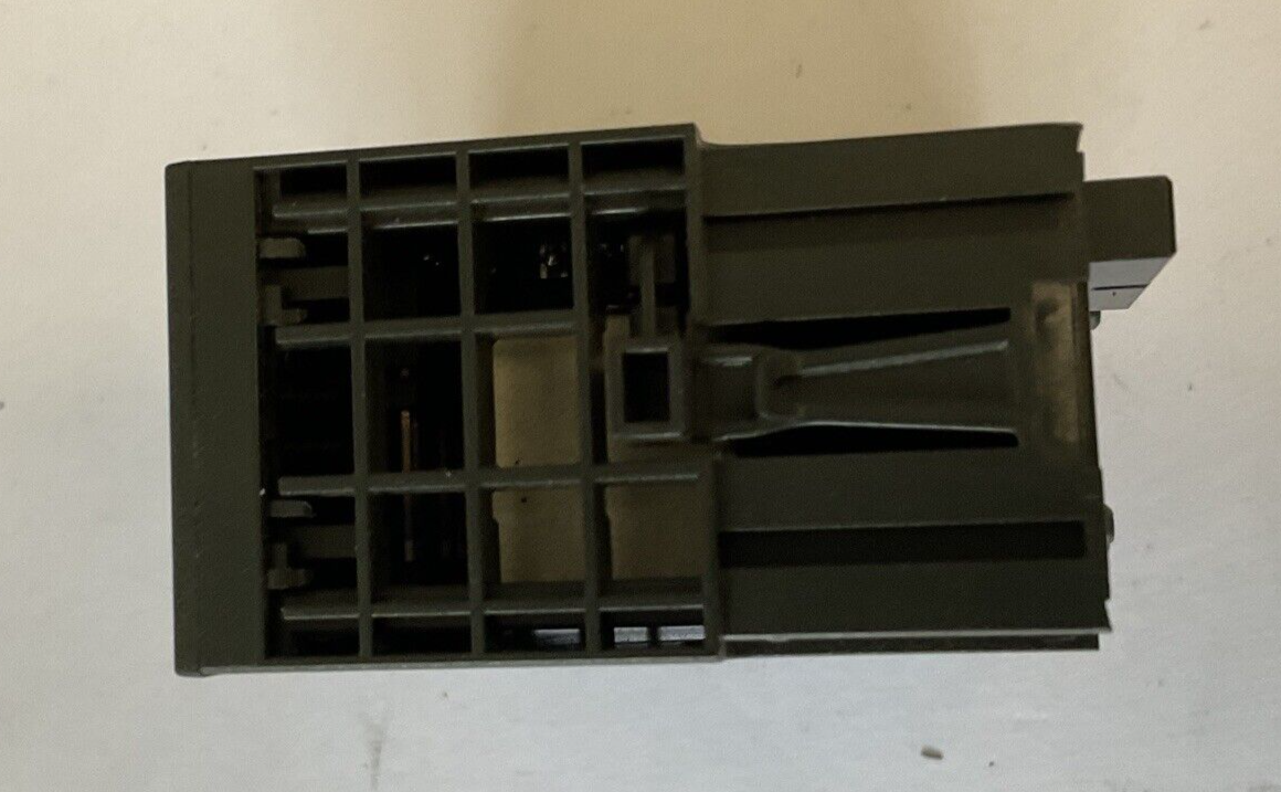 SIEMENS 6ES7 138-4FR00-0AA0 RELAY OUTPUT MODULE 230V 5A
