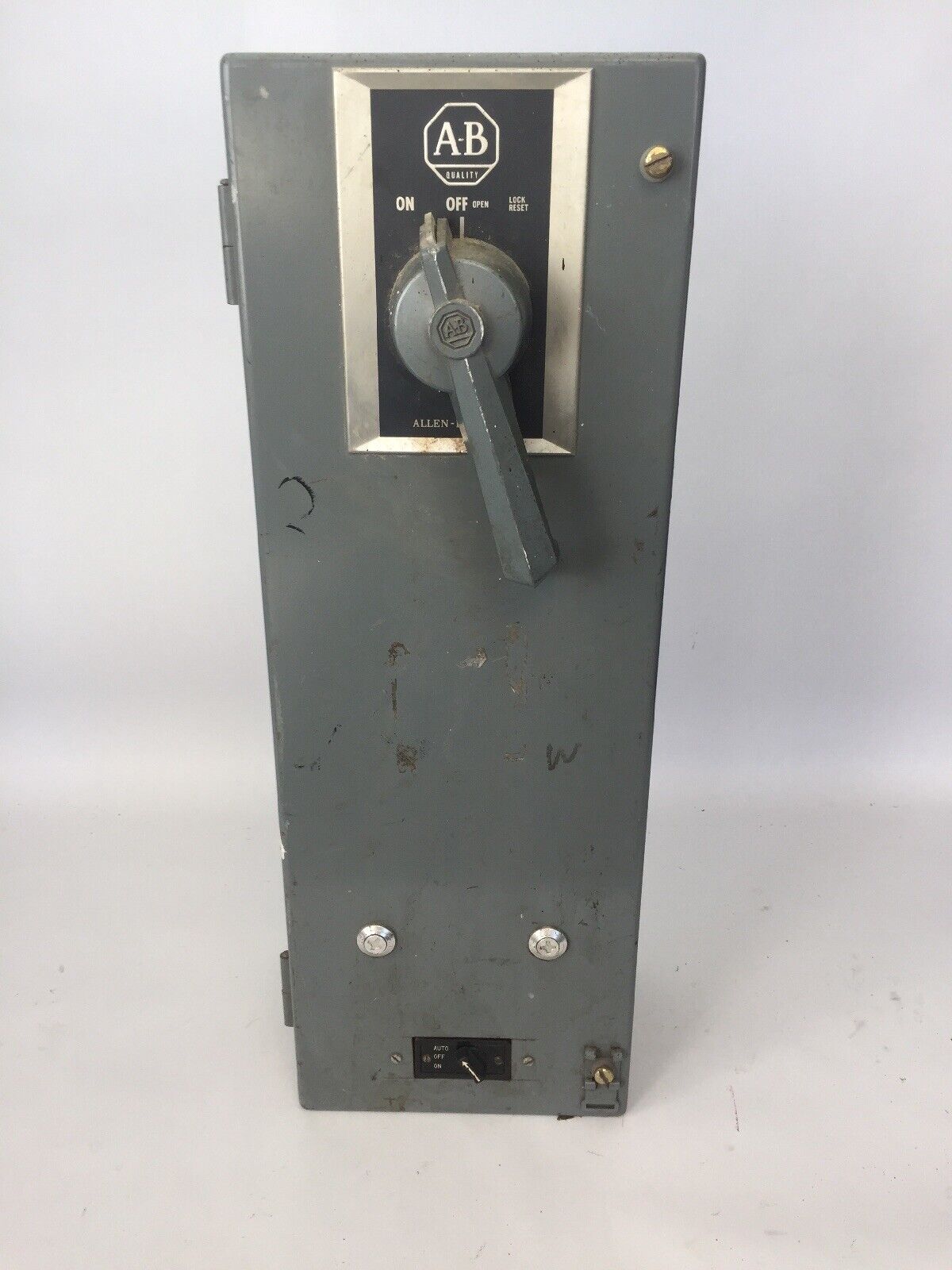 ALLEN BRADLEY 872239 COMBINATION STARTER 550V 10HP 3PH SIZE 1 BREAKER 3A