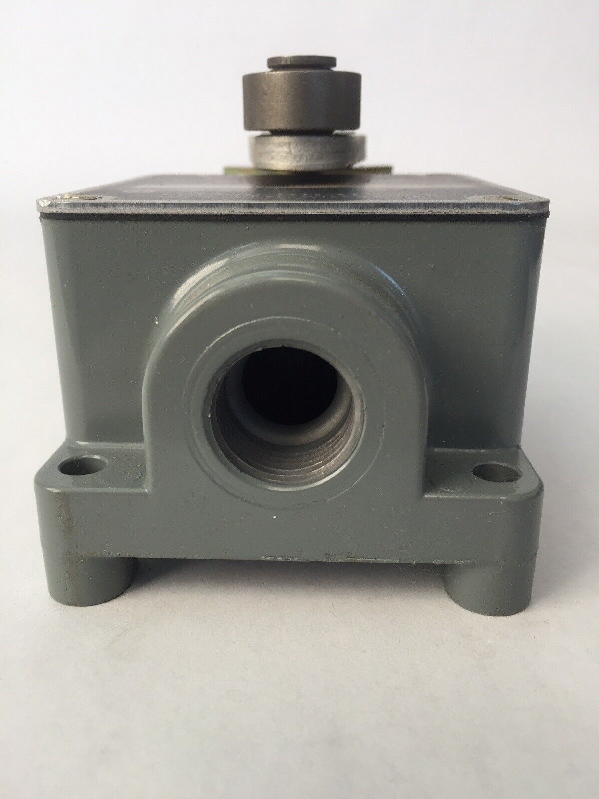 ALLEN BRADLEY 801-ASD17 LIMIT SWITCH ROLLER LEVER 600V AC/DC N.O.-N.C. CONTACT