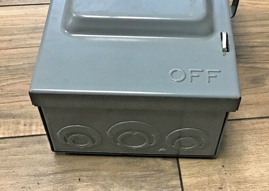 SQUARE D H261 SER. D2 SAFETY SWITCH 600VAC/DC 30AMP FUSIBLE 15HP