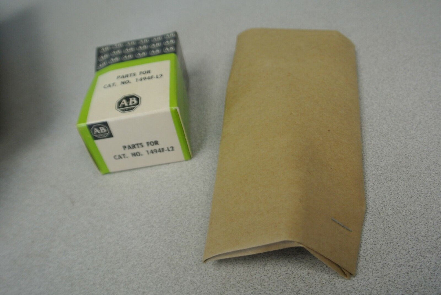 ALLEN-BRADLEY 1494F-L2 DOOR HARDWARE KIT / TOP & BOTTOM LATCHING / NEW SURPLUS