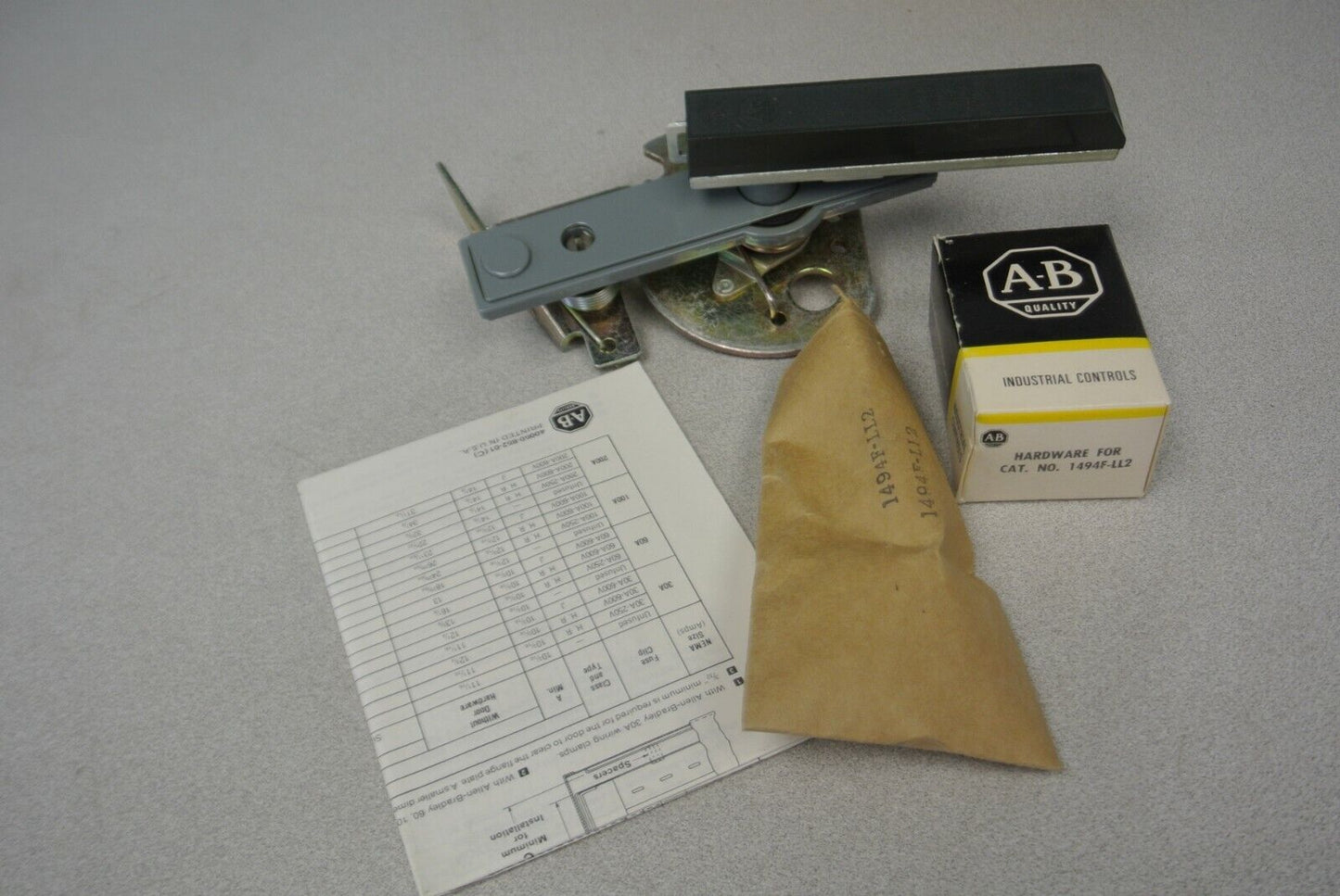 ALLEN-BRADLEY 1494F-L2 DOOR HARDWARE KIT / TOP & BOTTOM LATCHING / NEW SURPLUS