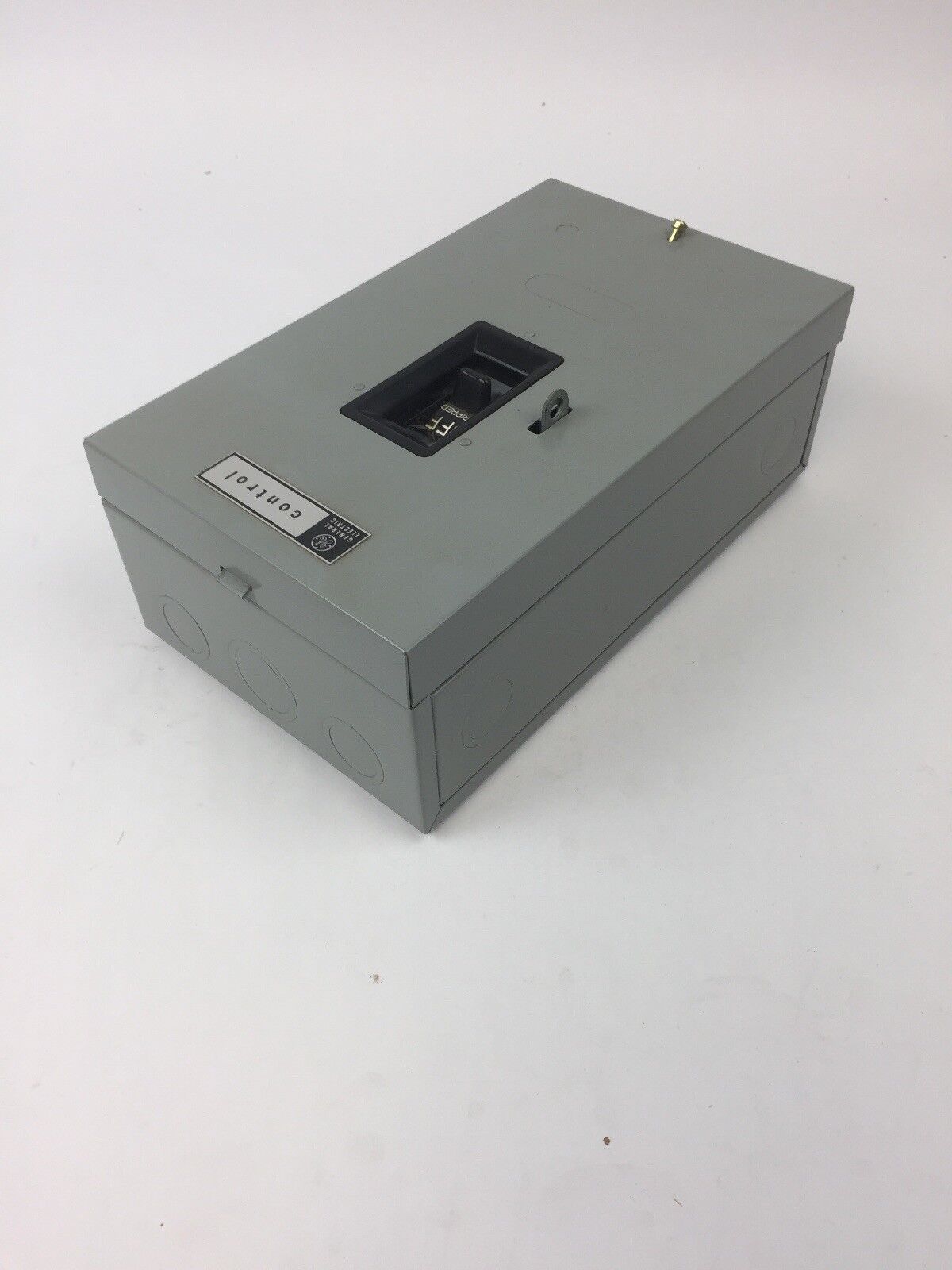 GE CR1062R5A MANUAL STARTER SER C TOGGLE OPERATED 230VAC TYPE 1 ENCLOSURE