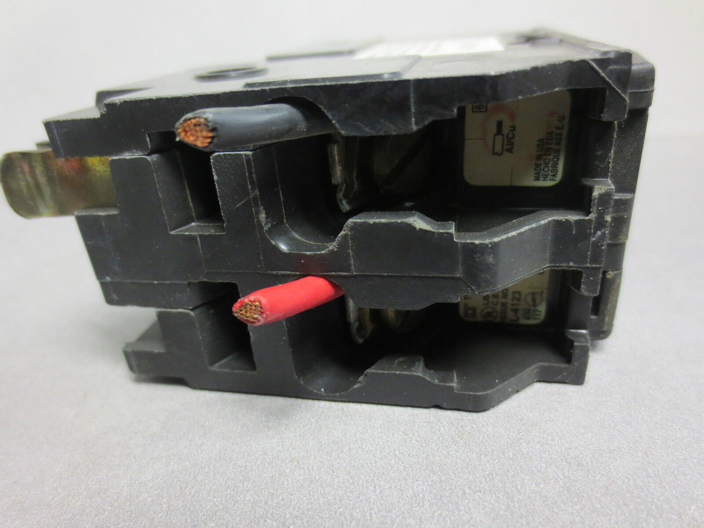 SQUARE D QOB220 CIRCUIT BREAKER 2-POLE 20A 120/240VAC