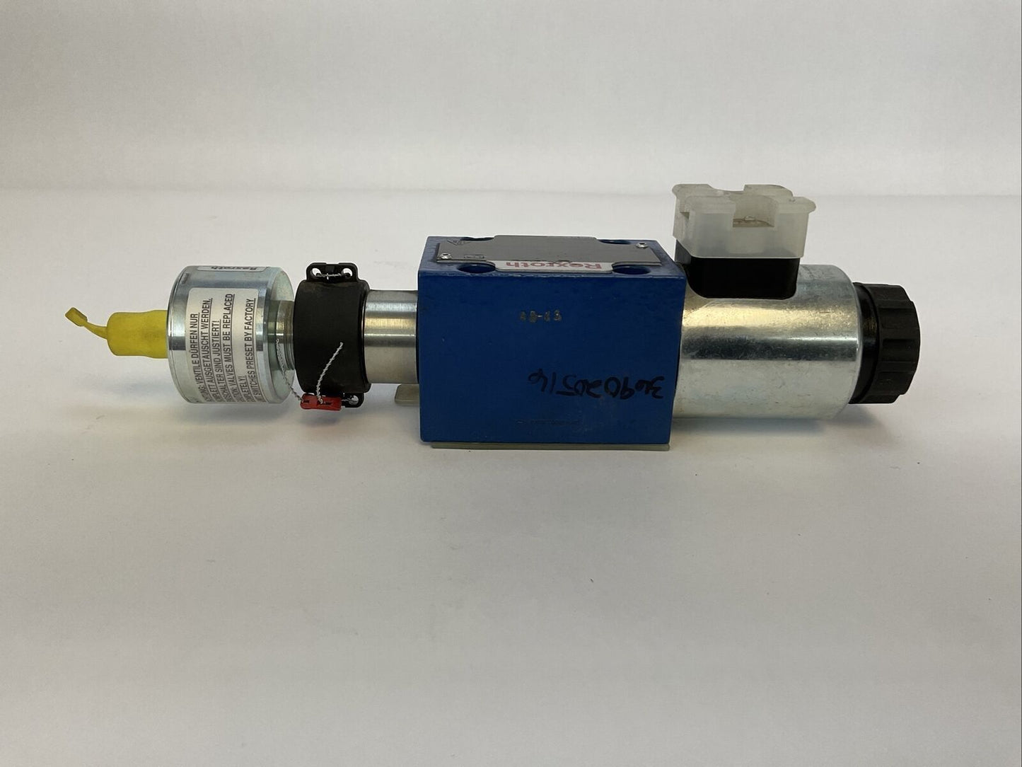REXROTH R900910413 SOLENOID VALVE R900174537 24VDC