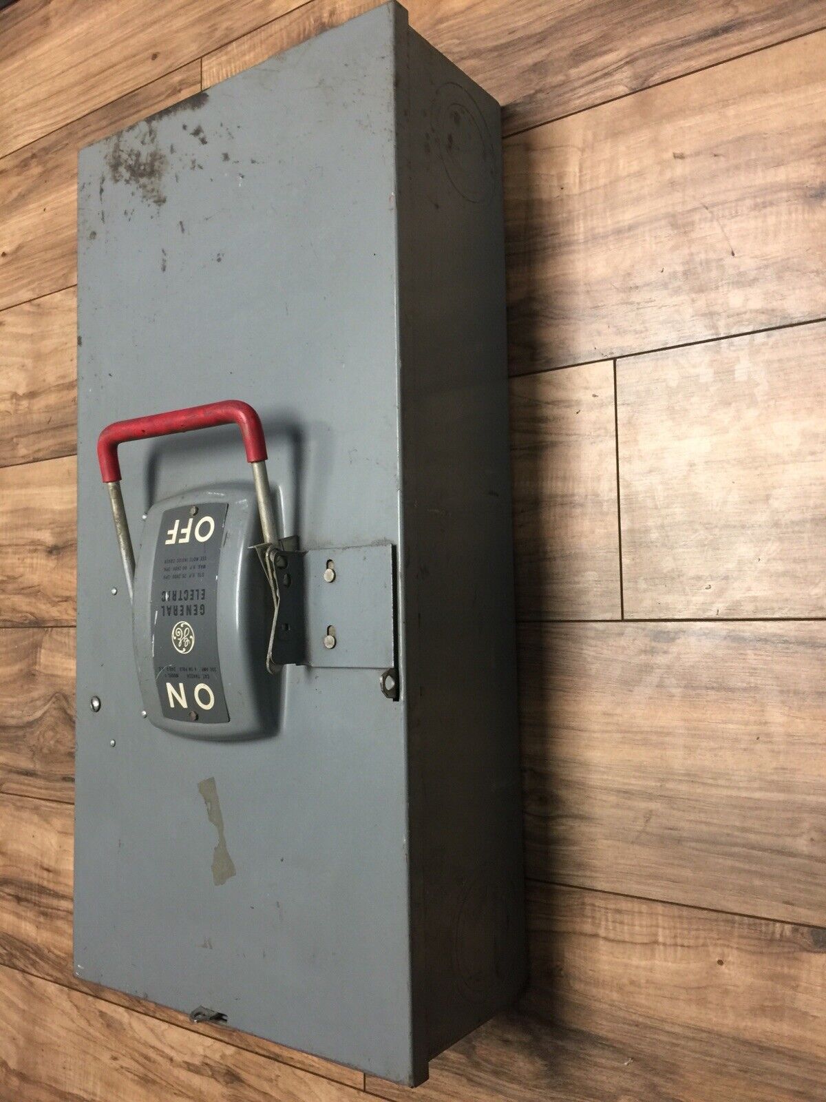 GE TH4324 SAFETY SWITCH 200AMP 4 SN POLE 240VAC 60HP 3PH MODEL 1