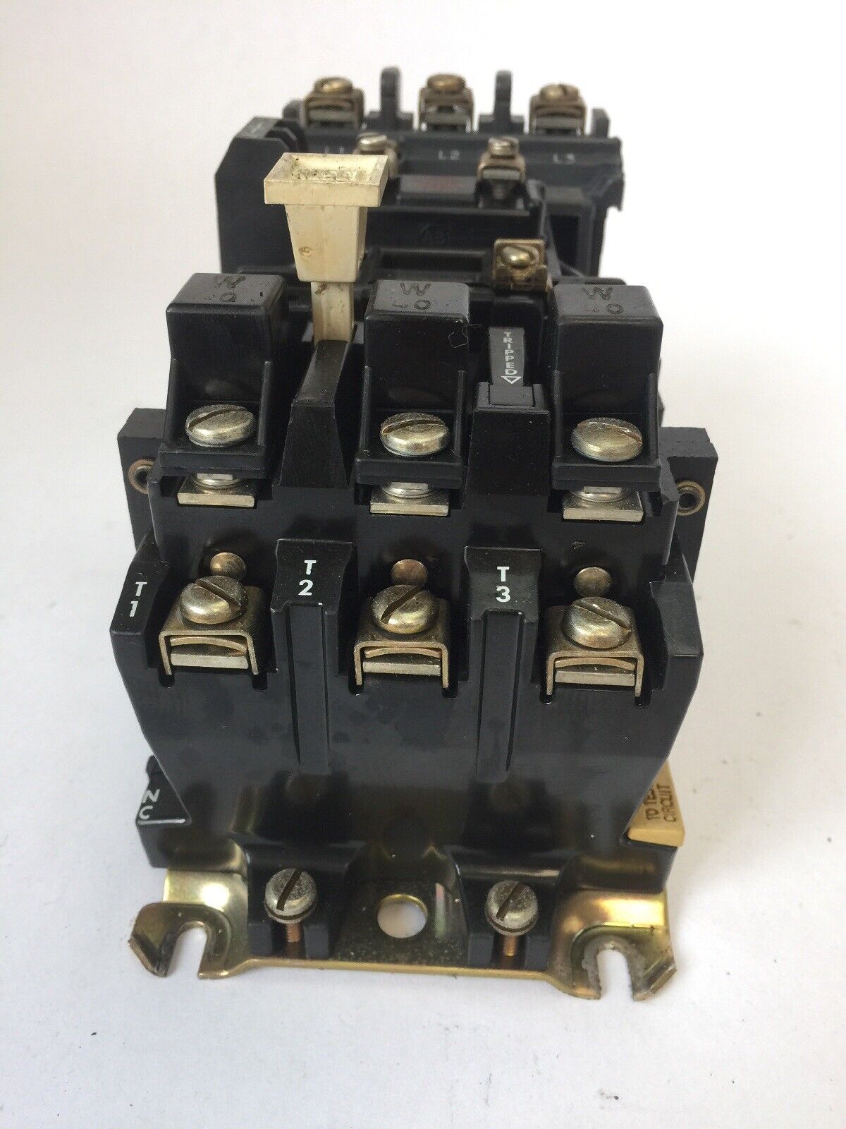 ALLEN BRADLEY 509-B0D SIZE 1 STARTER 600VAC 27AMP 10HP W40 HEATERS 120V COIL