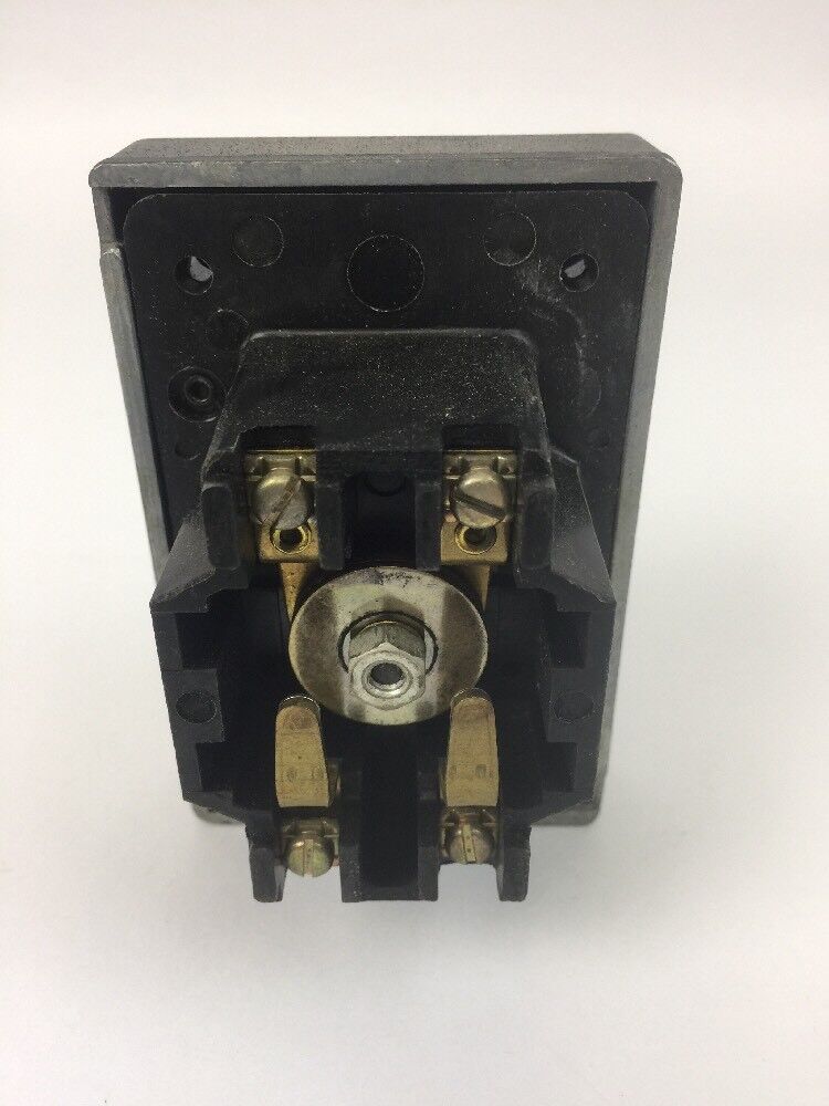 REES 01920-001 KEYED CONTROL UNIT PUSH BUTTON HEAVY DUTY 600 VAC 250 VDC MAX