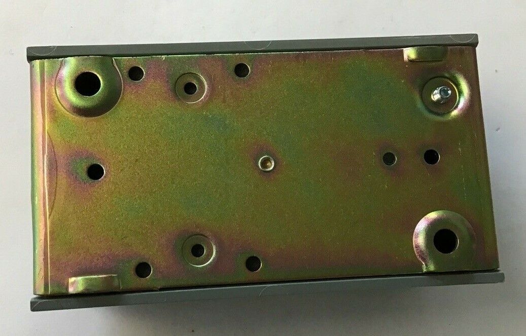 SQUARE D 9001 BG-107 SURFACE MOUNTED STATION UNIV. PUSHBUTTON W/O INSERT SER.A