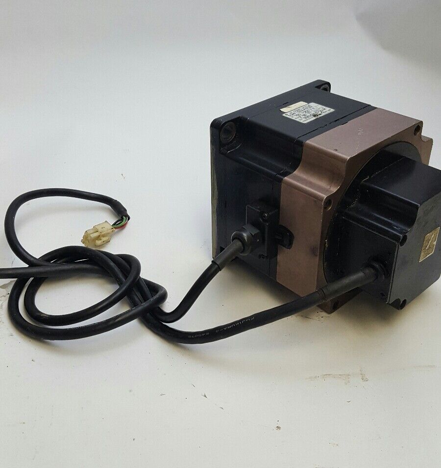 YASKAWA ELECTRIC CORPORATION SGMP-08AWYR32 750W 200V 4.1A AC SERVO MOTOR