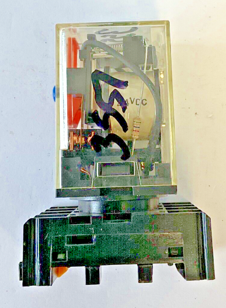 OMRON MK2PN-S RELAY 10A W/YOUNG NDS 8 BASE 300V 10A** LOTOF2**