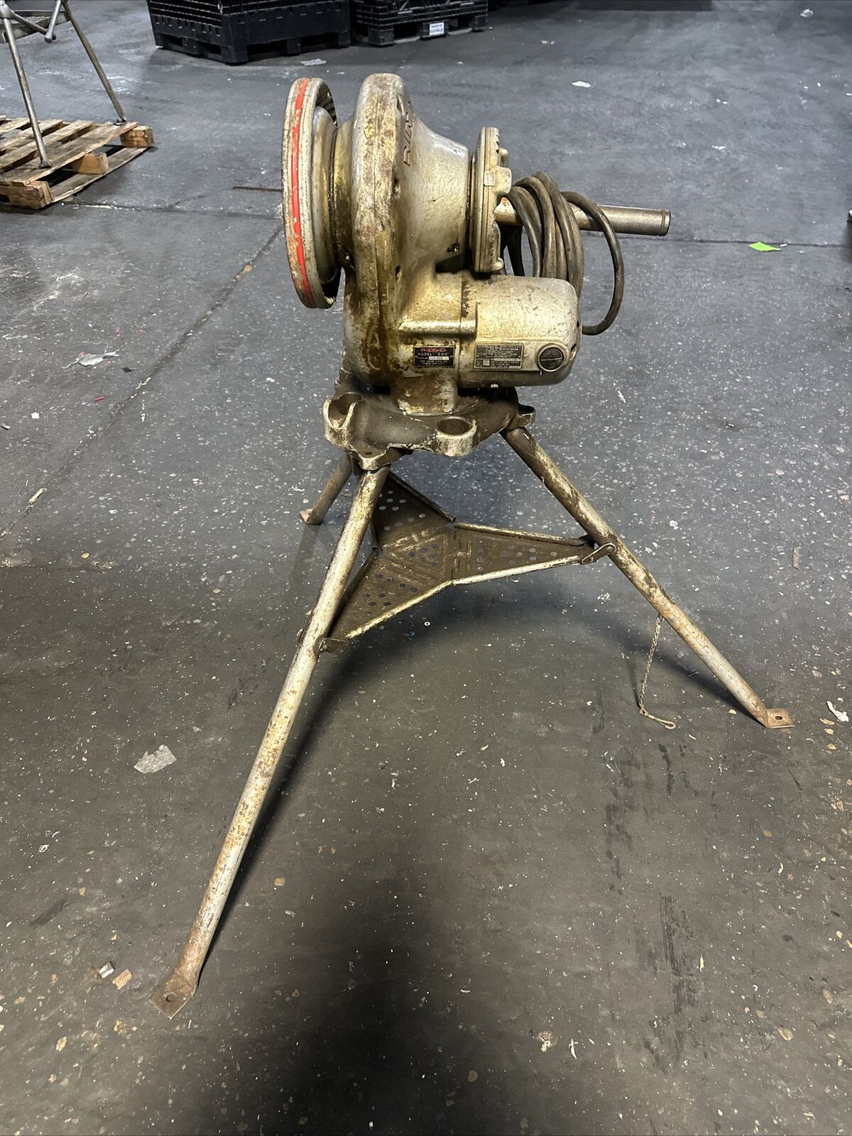 RIDGID 200 PIPE THREADER 115V 8AMP 28RPM