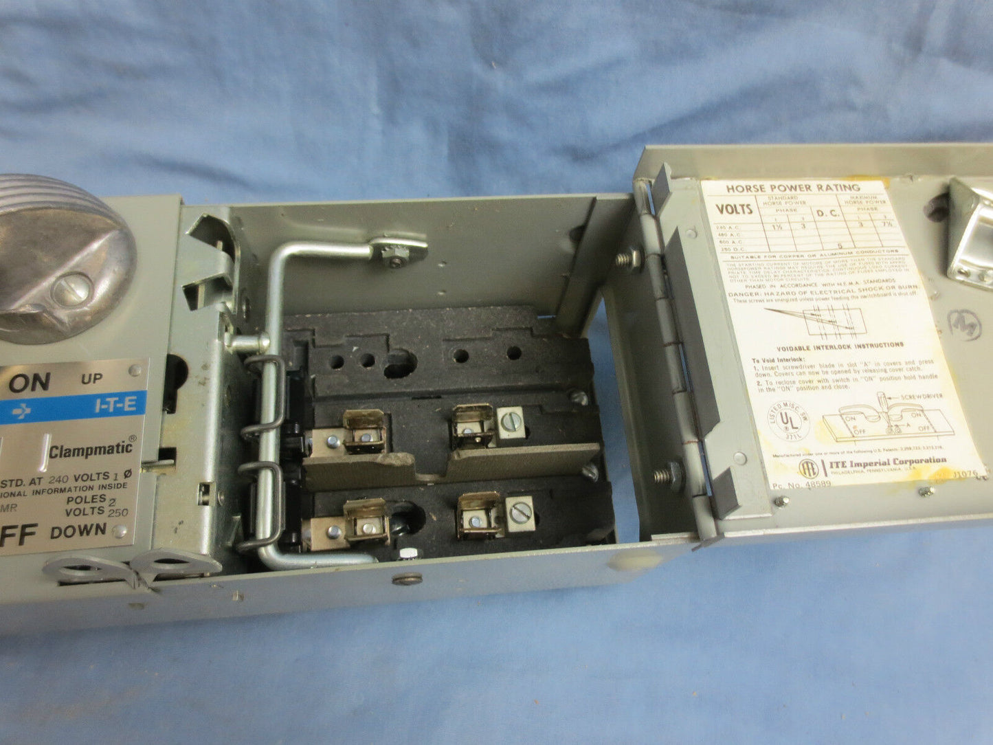 I-T-E V2B2211MR VACU-BREAK PANELBOARD & SWITCHBOARD UNIT 240V 30-30A NEW SURPLUS
