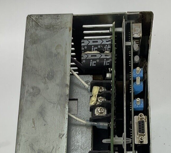 ALLEN BRADELY 2098-DSD-HV030-SE SERVO DRIVE SER.B 3PH FIRM. V1.53 ***PARTS***