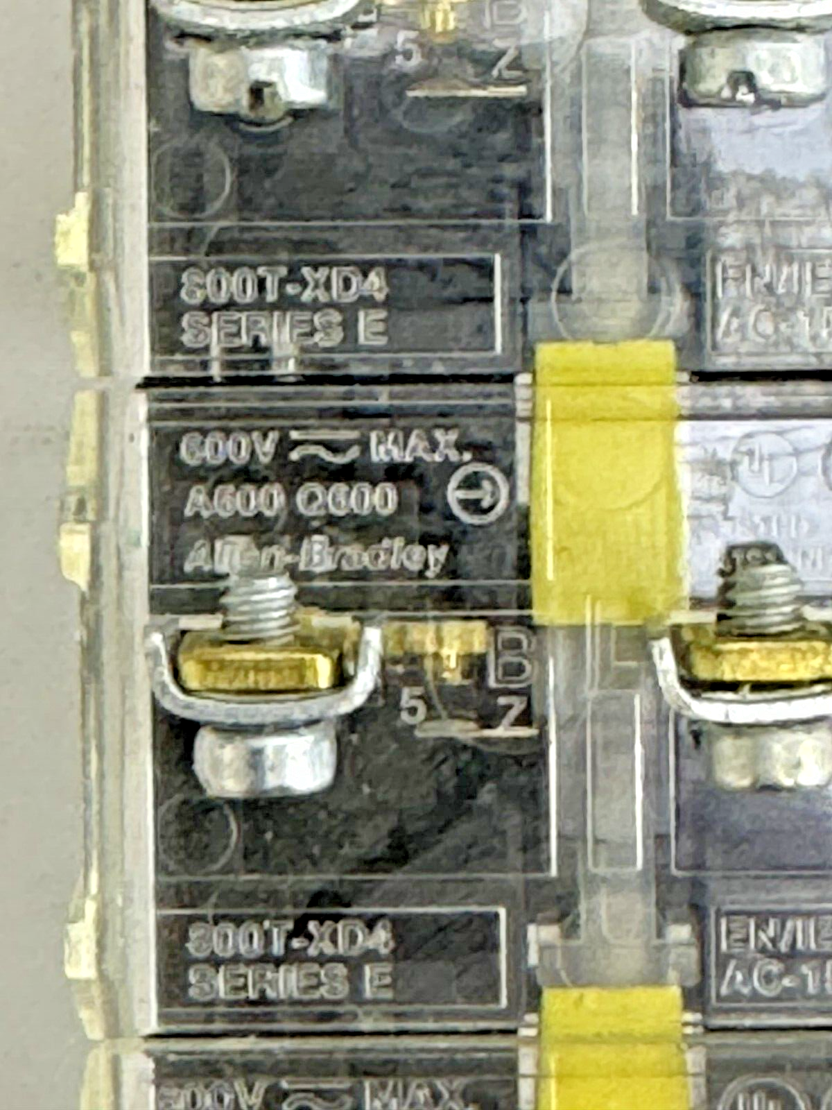 ALLEN-BRADLEY - 800T-FXTQH2RA5 SER. U - RED MUSHROOM PUSH/PULL BUTTON W/ BLOCK