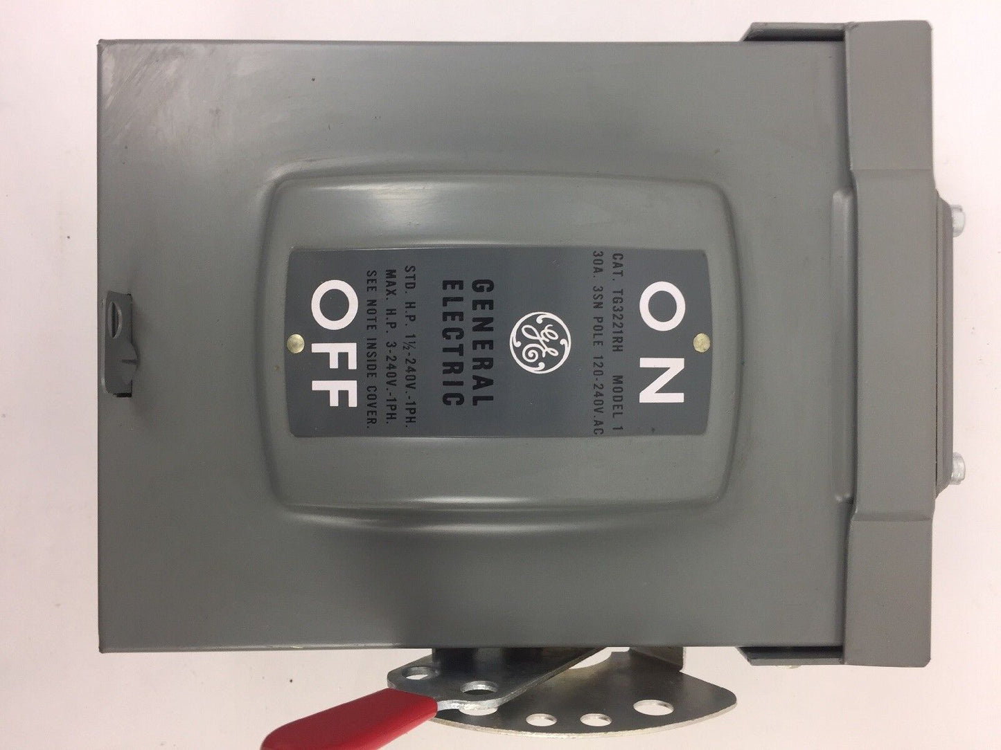 GE TG3221RH GENERAL DUTY SAFETY SWITCH 3SN POLES 120-240 VOLTS 240AC 30AMPS