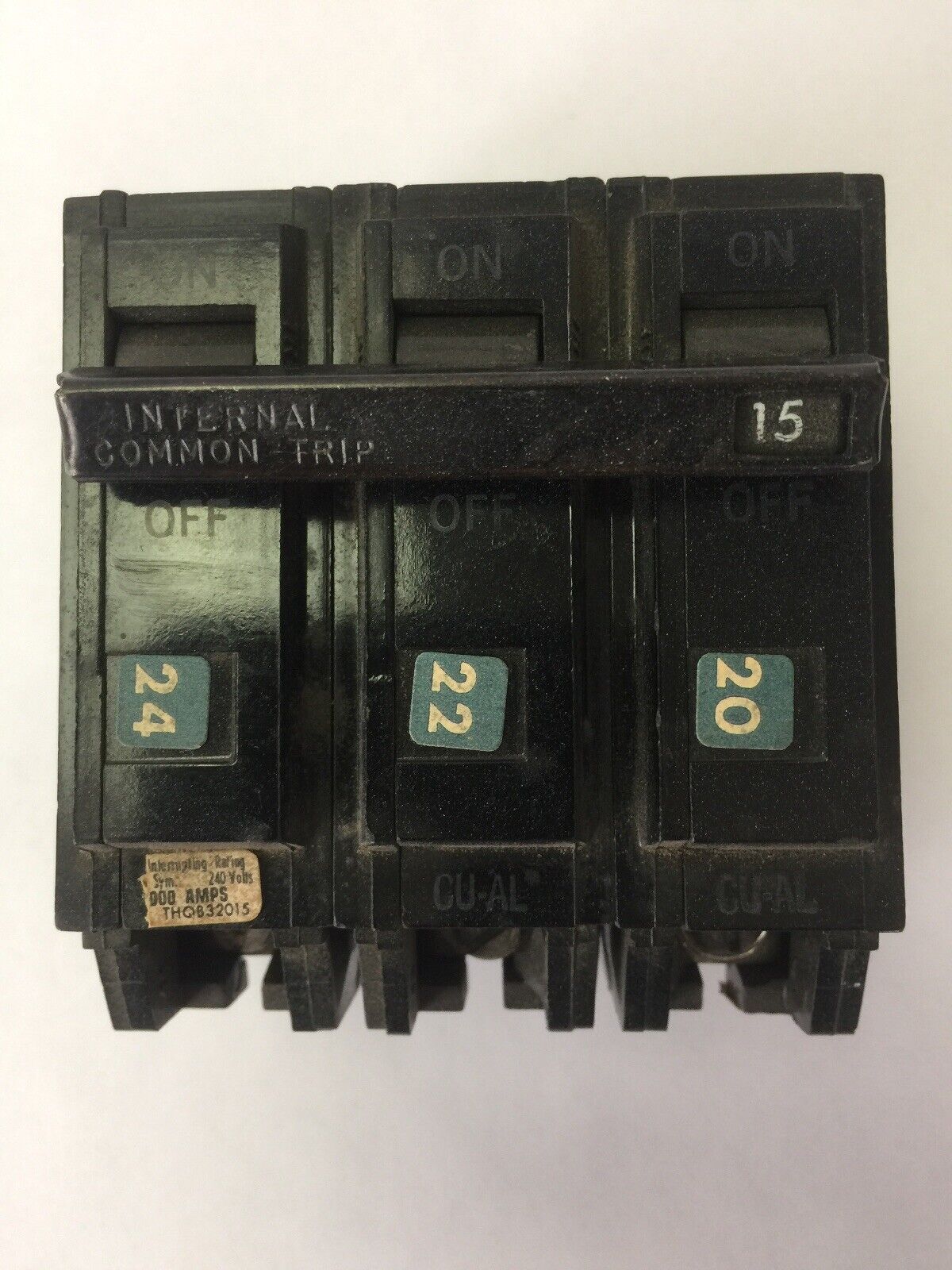 GE THQB32015 CIRCUIT BREAKER 15AMP 3POLE 240VAC BOLT ON MOUNT (LOT OF 8)