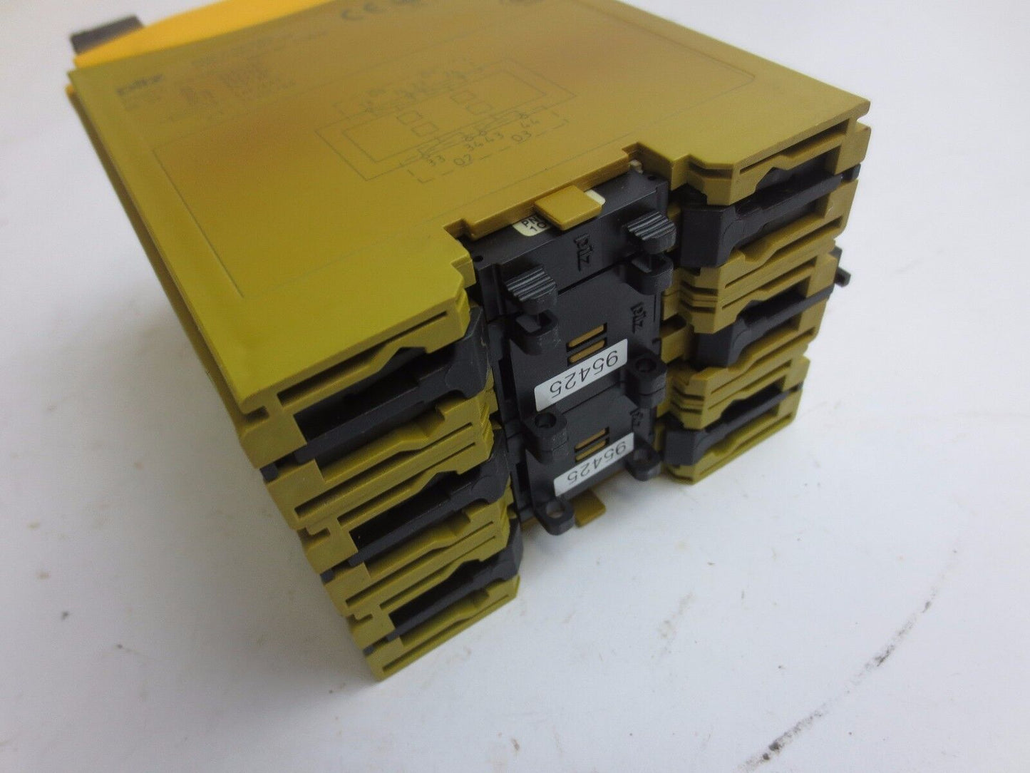PILZ PNOZ mo4p 773536 SAFETY RELAY OUTPUT MODULE 240VAC, 6A / 24V, 6A LOT of 3