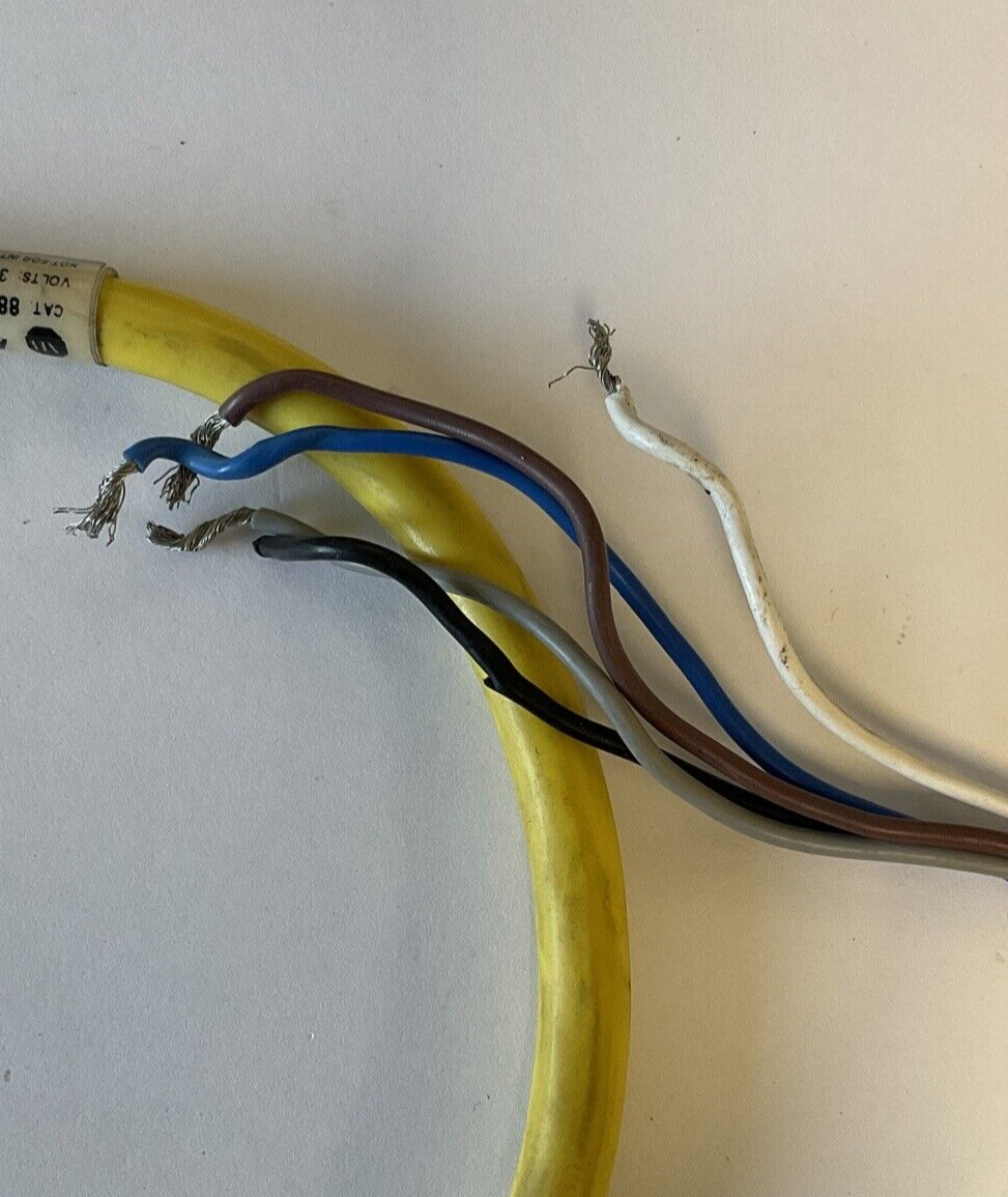 ALLEN BRADLEY 889N-F5AE-6F CORDSET SER.B 300V 5.6A