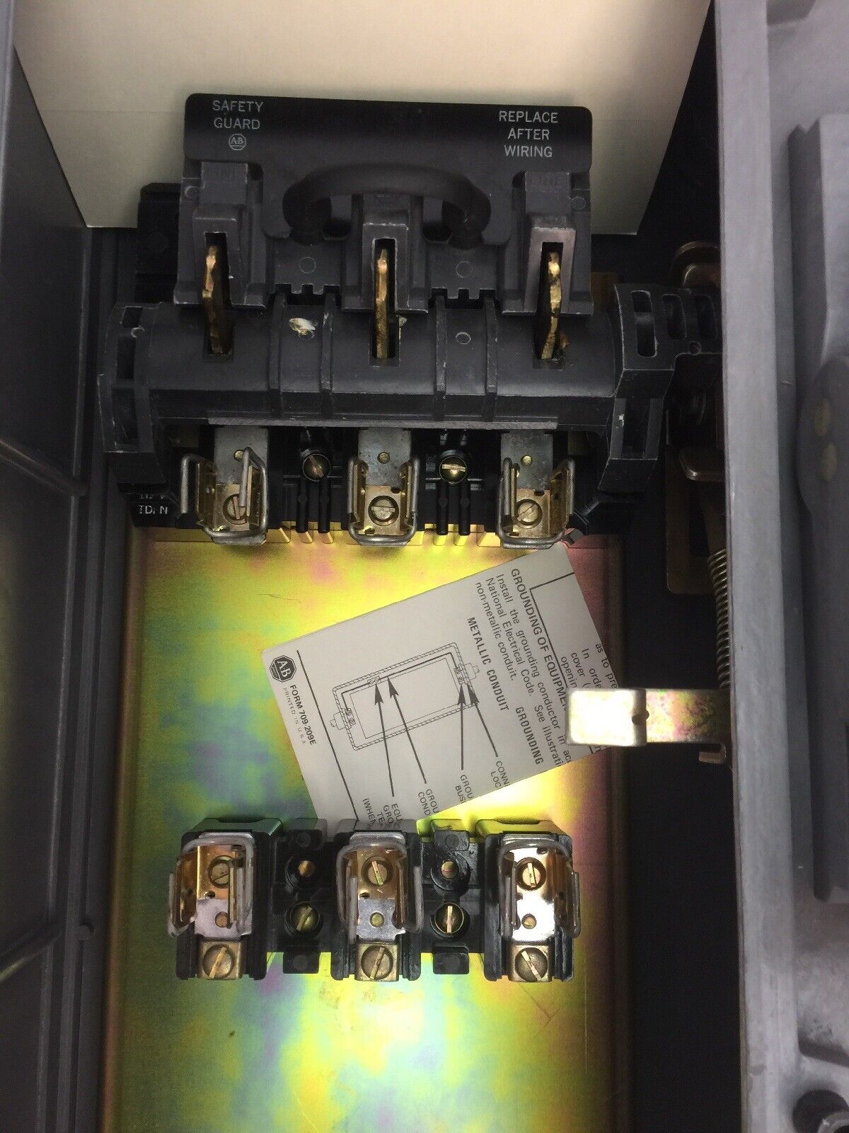 ALLEN BRADLEY 1494F-ASC633 DISCONNECT SWITCH 30 AMP 20HP 600VAC 250VDC FUSIBLE