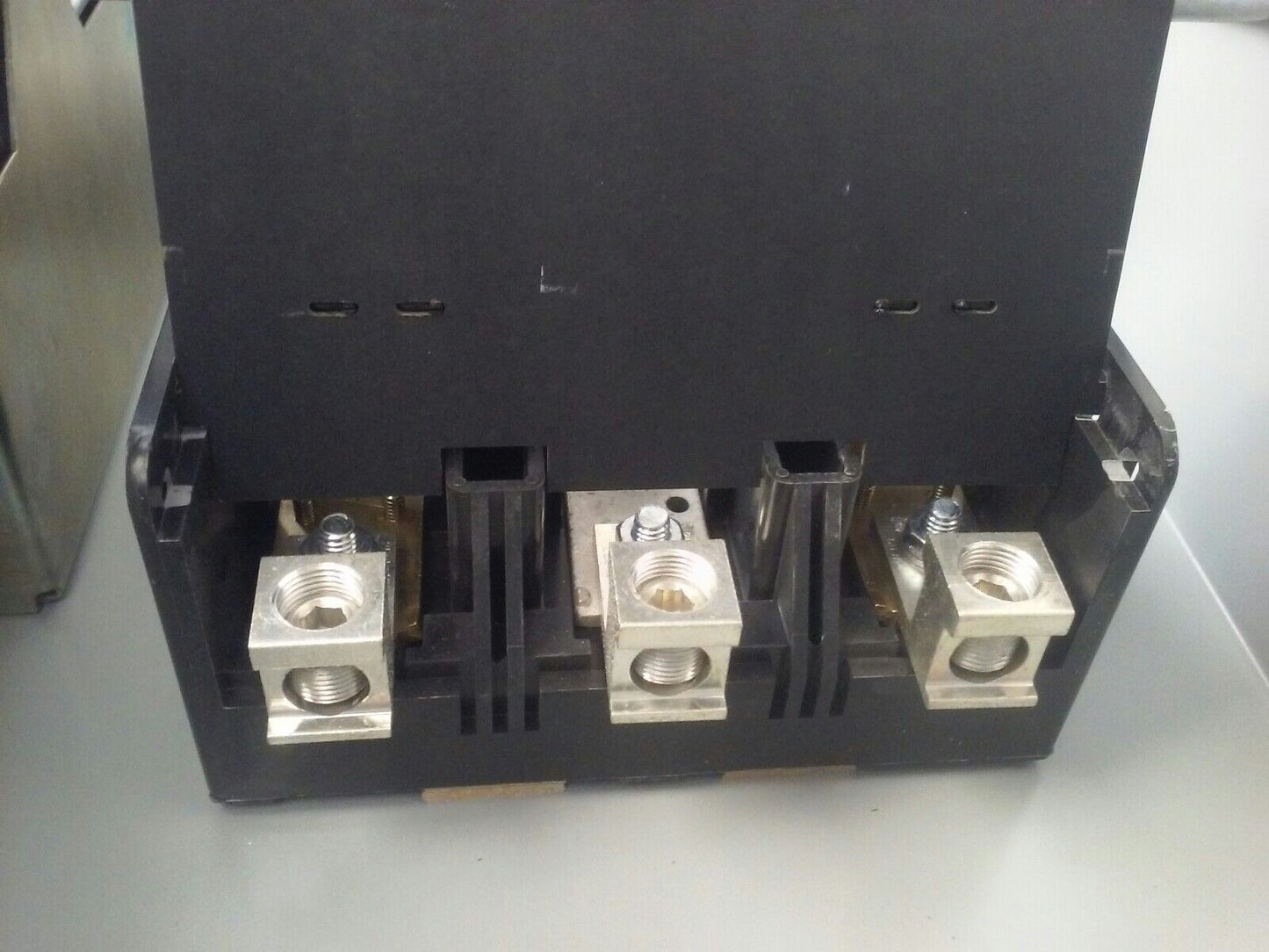SIEMENS JN324 FUSIBLE SAFETY SWITCH 2P, 1PH, 200A, 240V, 15HP, TYPE 1 INDOOR