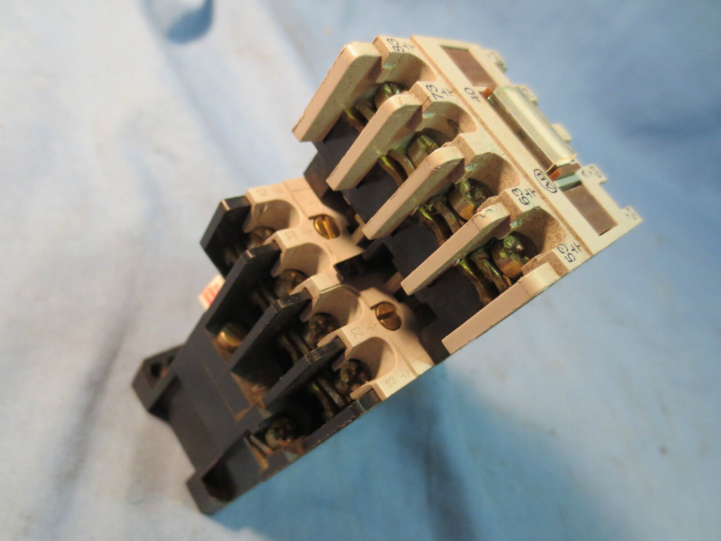 ALLEN BRADLEY 700-F400A1 Ser. C RELAY w/ A-B 195-FA40 Ser. A AUX. CONTACT BLOCK