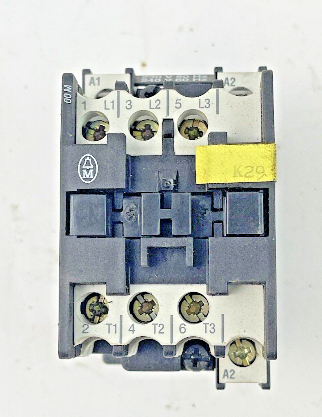 MOELLER - DIL00M - CONTACTOR W/ 240 V 60Hz COIL - DIL 00M