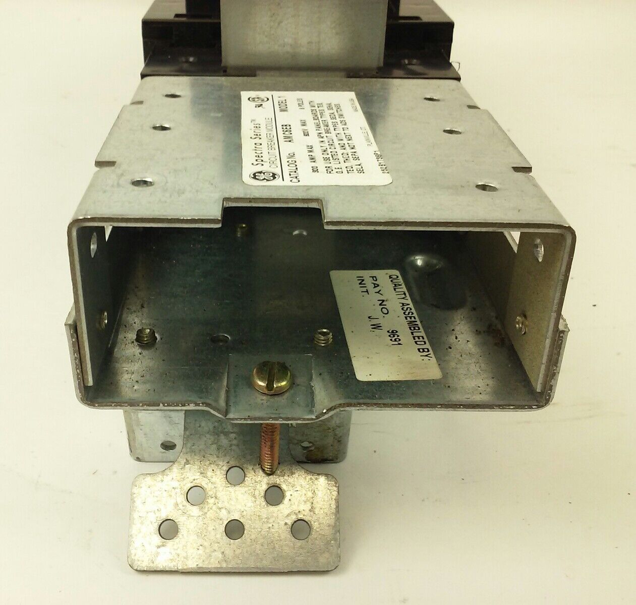 GE SPECTRA SERIES AMC6EB CIRCUIT BREAKER MODULE, 300A, 600V, 6P, USED