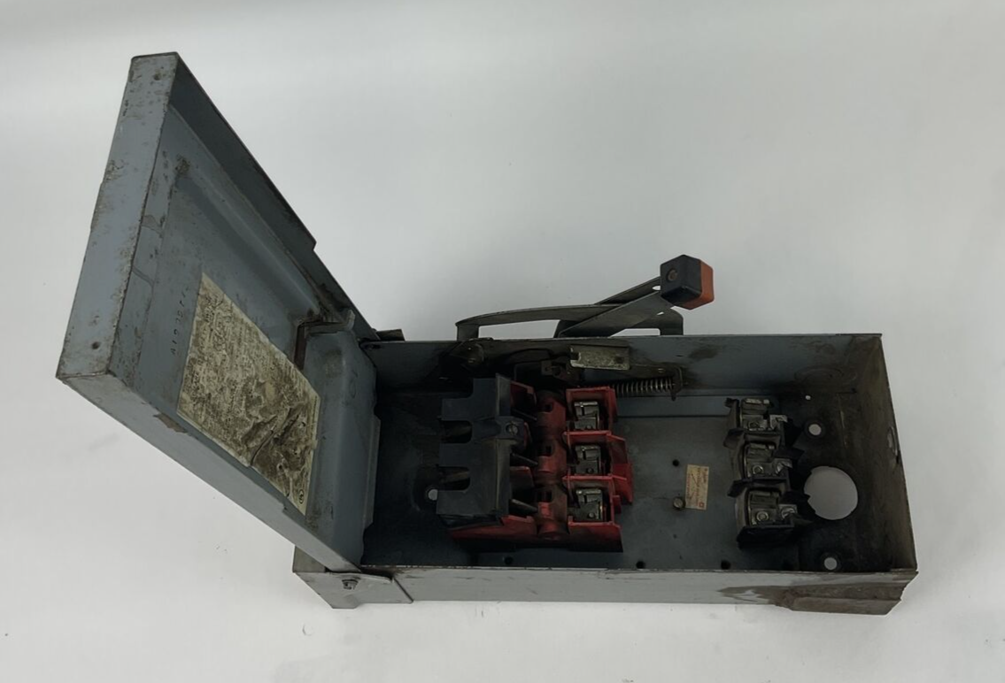 SQUARE D H361RB SAFETY SWITCH 30A 600VAC 2HP 3PH FUSIBLE SER.E1