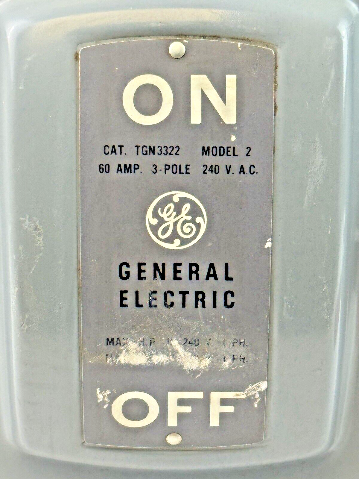 GE - TGN3322 MODEL 2 - SAFETY SWITCH - 60A/ 240VAC/ 3 POLE/ TYPE 1