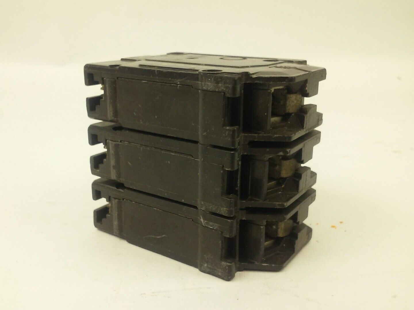 GENERAL ELECTRIC THQL32070 CIRCUIT BREAKER 70A, 240V, 3P, USED MISSING ONE LUG