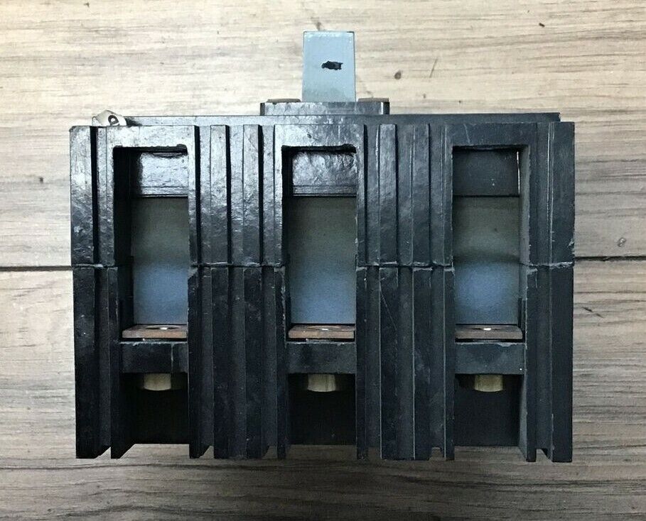 SQUARE D FAL-36007-12M CIRCUIT BREAKER 7AMP MISSING LUGS****LOTOF3***