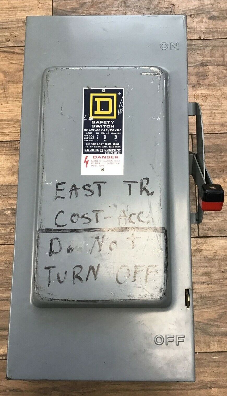 SQUARE D H263 FUSIBLE DISCONNECT SWITCH 100A 600VAC/DC