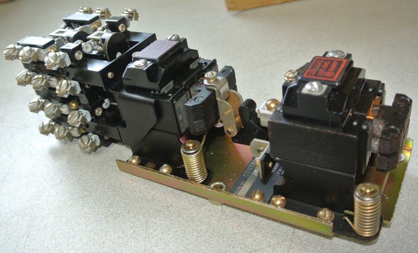 ALLEN-BRADLEY 700-BXL840A1 - AC RELAY TYPE BXL - 110/120V - 8-POLE - NEW SURPLUS