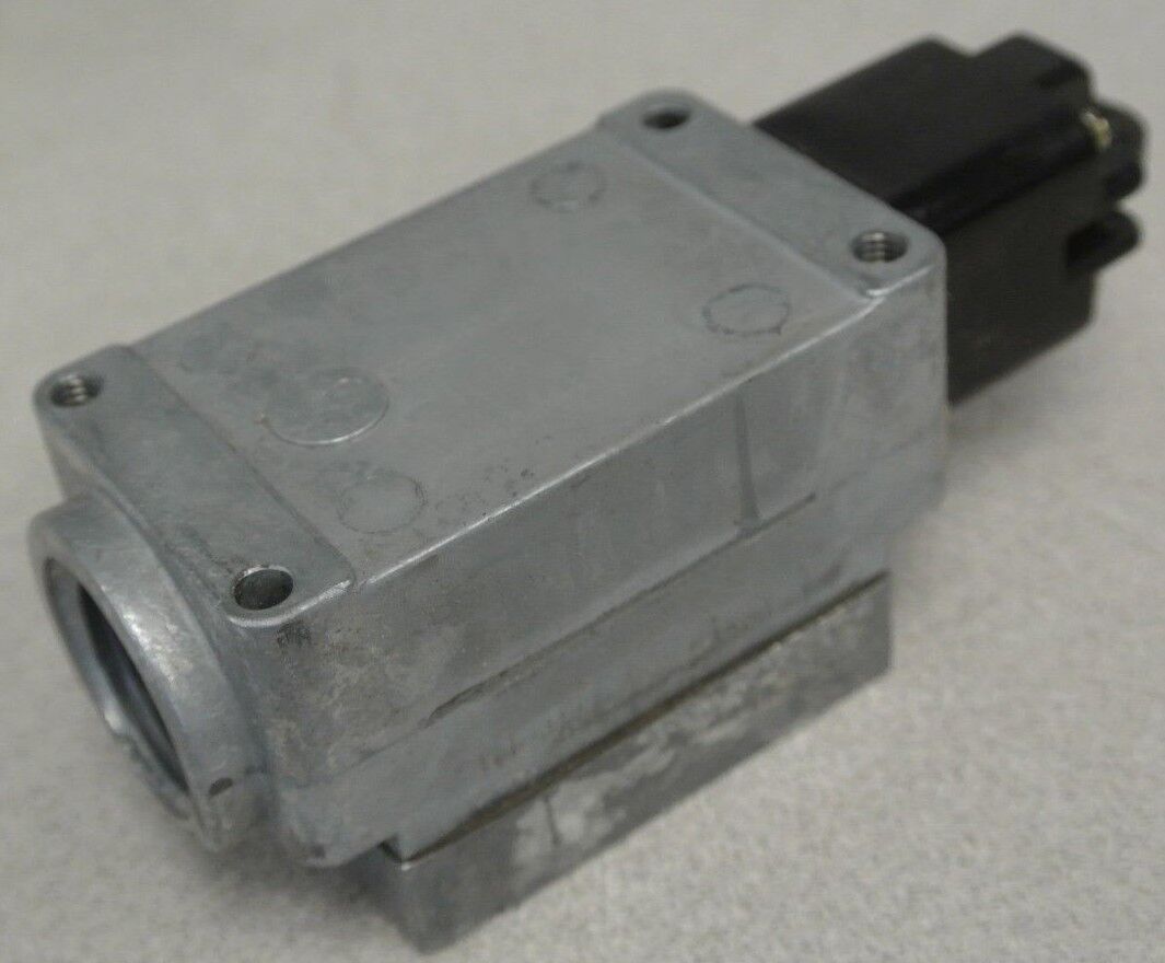 GENERAL ELECTRIC CR9440K1M1 TRACK-PUSH LIMIT SWITCH 10A, 600V - NEW SURPLUS