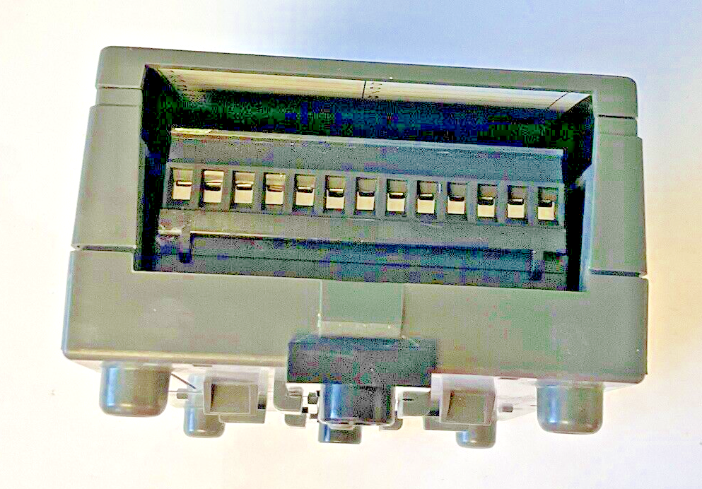 SCHNEIDER ELECTRIC UI-8-10 INPUT MODULE 10-28VDC 0.7W