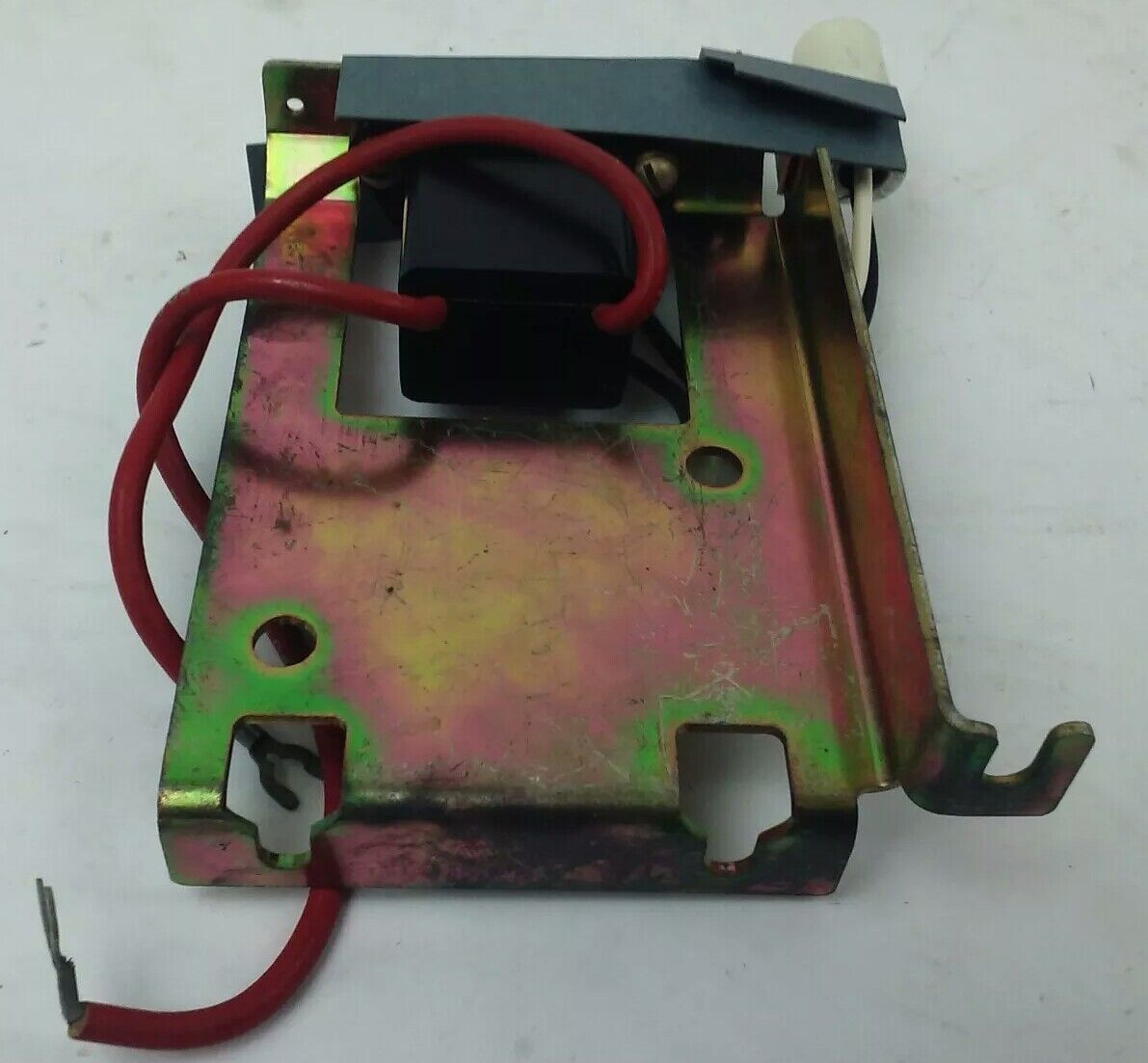 ALLEN BRADLEY 599-PL02D SER. A, PILOT LIGHT W/ RED LENS, SIZES 0-1-2, 120V- 60HZ