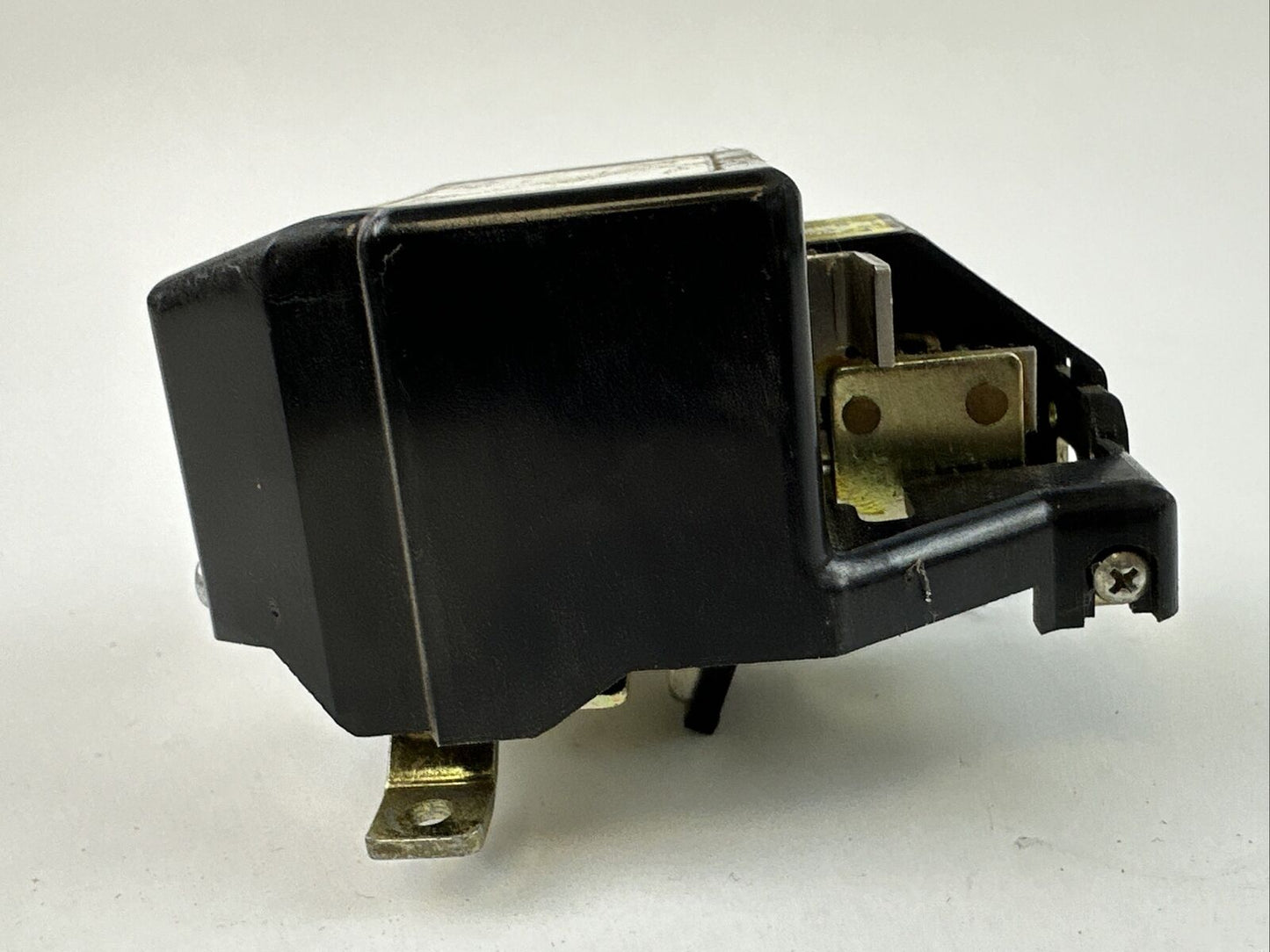 GE TVST12R SHUNT TRIP 120-240VAC 50/60HZ 125VDC CIRCUIT BREAKER ACCESSORY