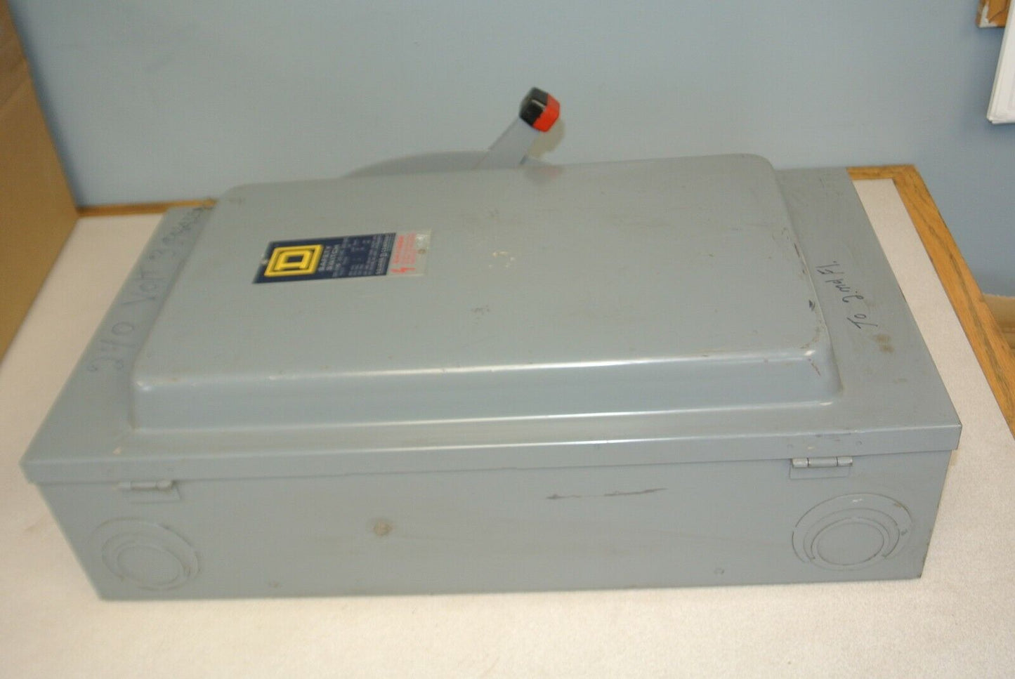 SQUARE D H224N FUSIBLE SAFETY SWITCH / 240V / 200A / H-224-N