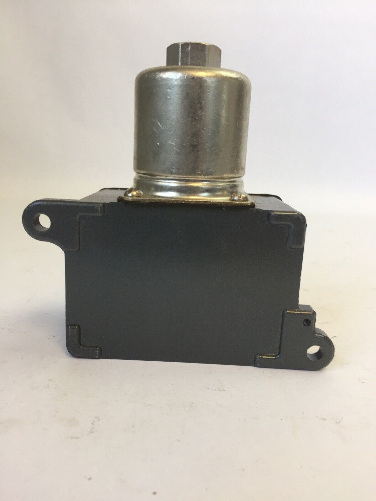 UNITED ELECTRIC J6 9508 142 PRESSURE SWITCH 15A 125/250VAC 1/8HP 125VAC 1/4HP