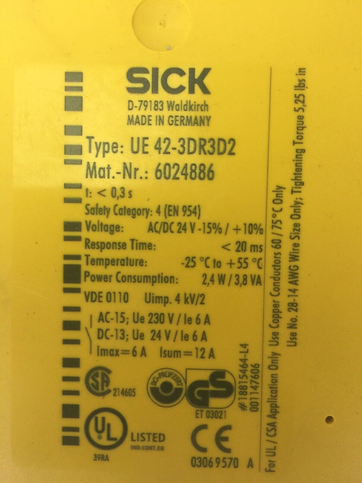 SICK UE 42-3DR3D2 SAFETY RELAY 24V AC/DC