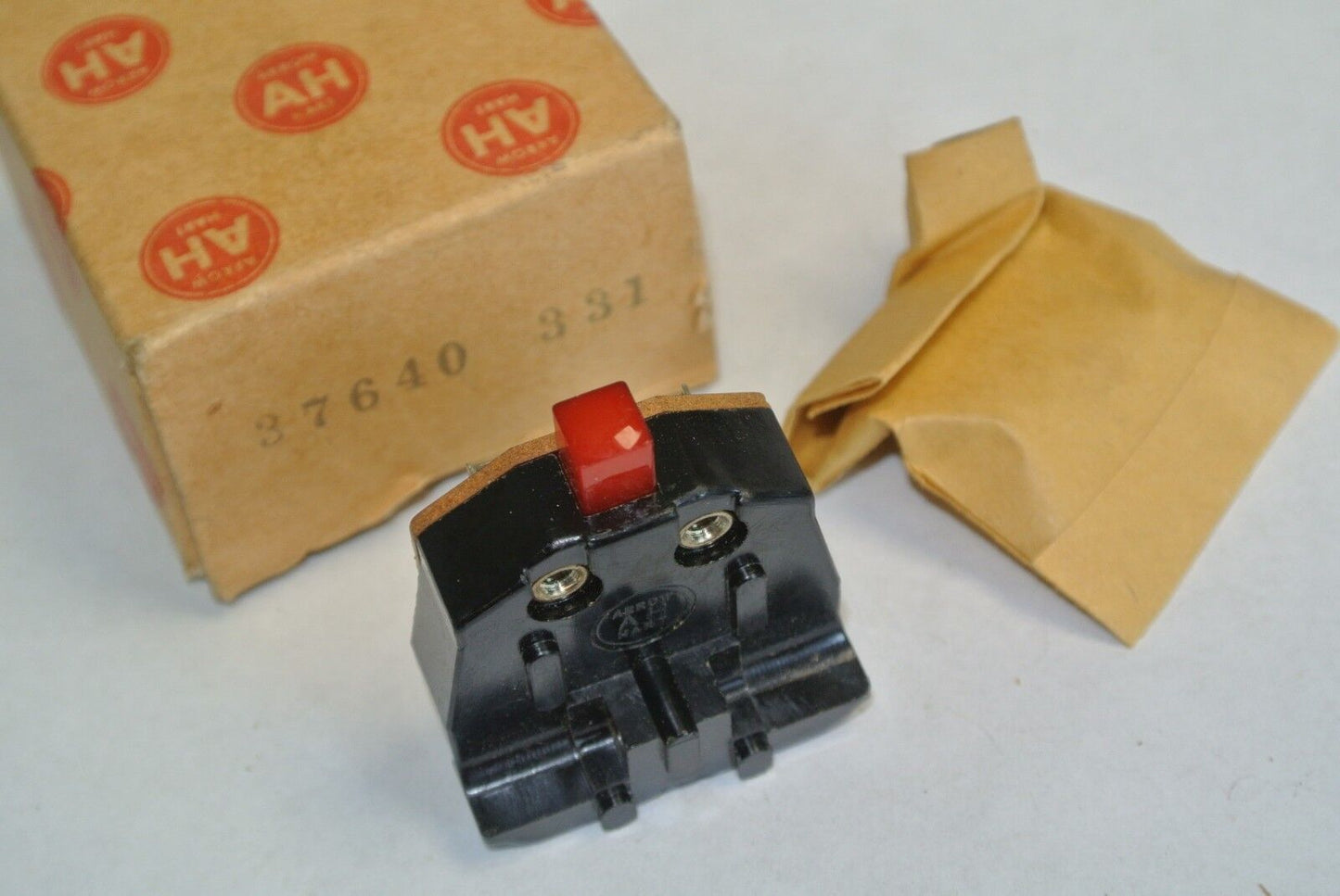 ARROW HART 37640-331 RELAY SWITCH - 2-POSITION - NEW SURPLUS