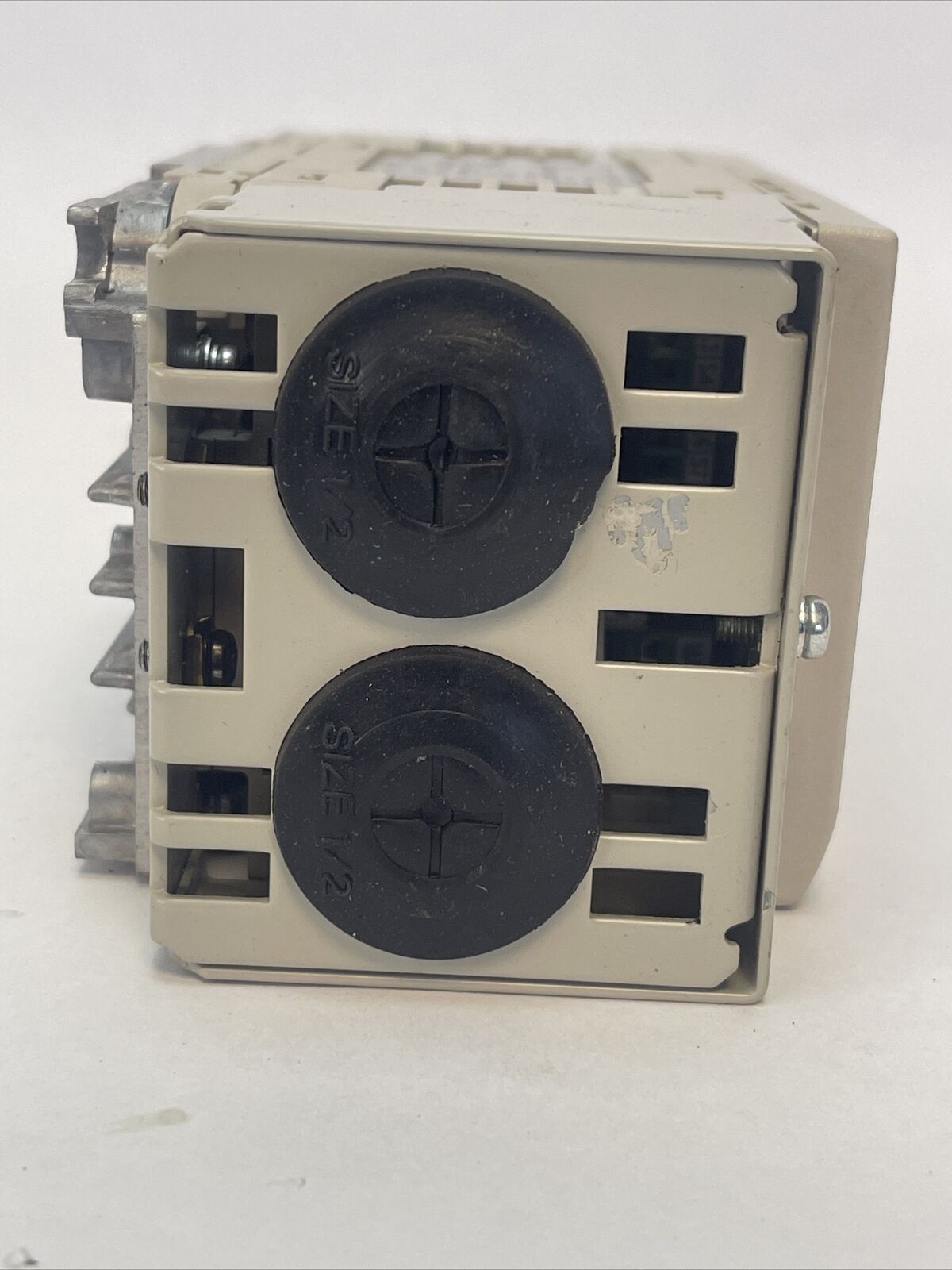 YASKAWA CIMR-VUBA0002FAA AC DRIVE REV C OUTPUT 0-240VAC 1.9/1.6A 0-400HZ INPUT