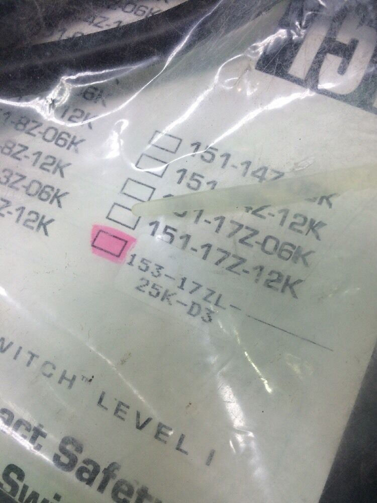 NEW SENTROL 153-17ZL-25K-D3 SAFETY INTERLOCK SWITCH GUARDSWITCH LEVEL1